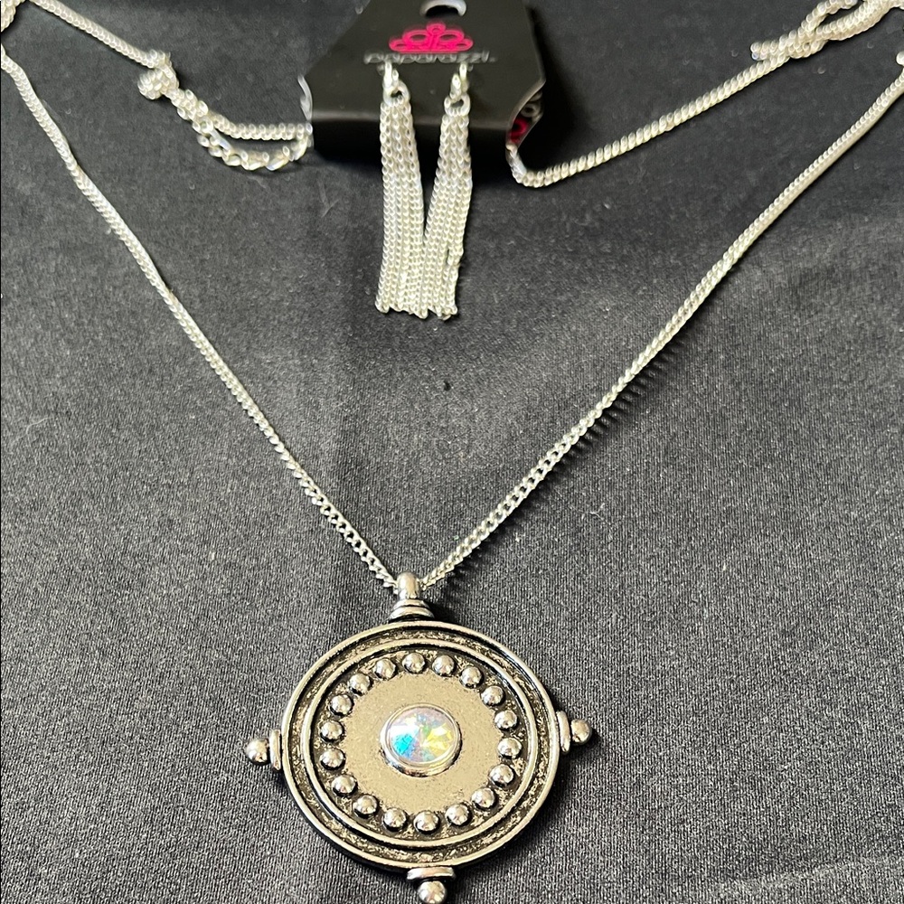 Paparazzi Silver Medallion Necklace